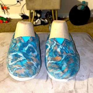 Toms slip ons